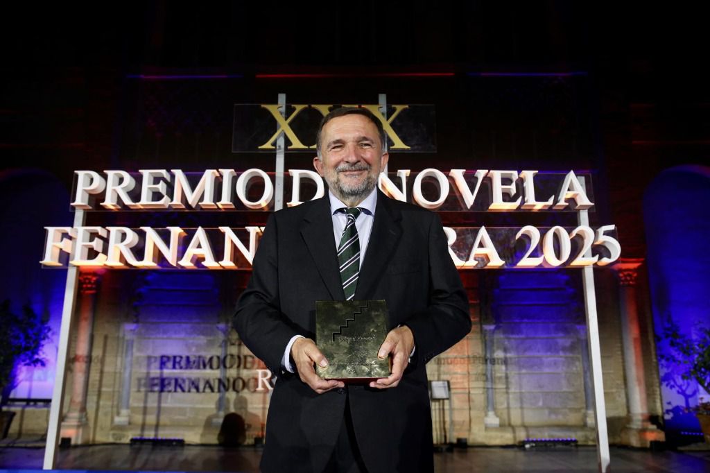 «Sergio Vila-Sanjuán gana el XXX Premio Fernando Lara con Misterio en el Barrio Gótico»