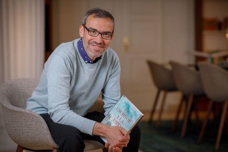 «La novela terminó con escritores que actúan como espías y espías que actúan como escritores»
