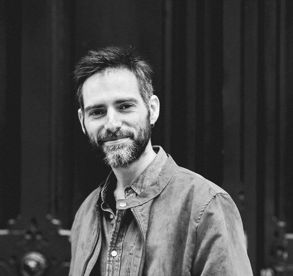 «Toni Sánchez Bernal desciende a los infiernos de Madrid en su nuevo thriller: Atrapada en la oscuridad»